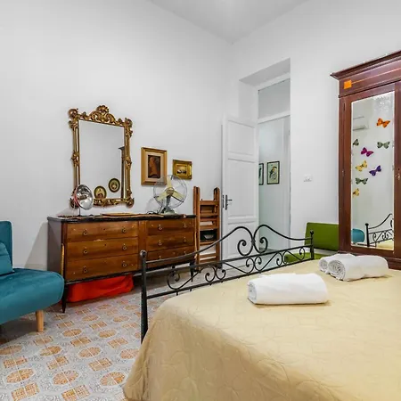 Apartament Guesthost - Near Palermo's Historic Heart - With Courtyard Palermo