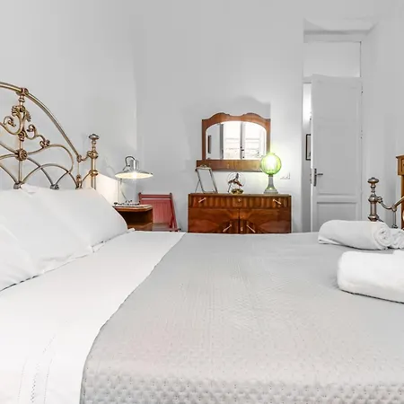 Apartament Guesthost - Near Palermo's Historic Heart - With Courtyard Palermo