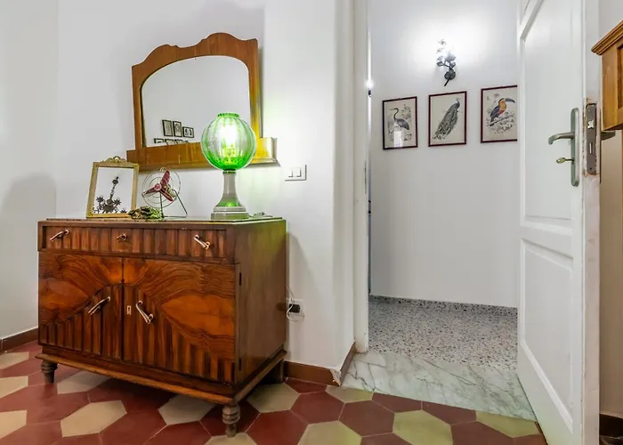 Апартаменты Guesthost - Near Palermo's Historic Heart - With Courtyard